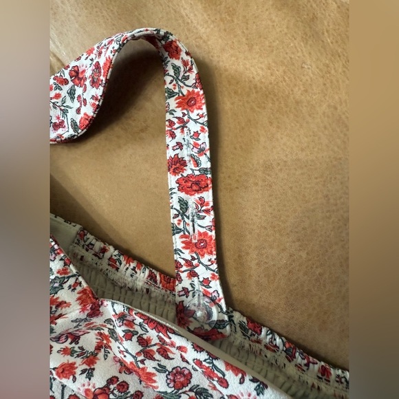 Abercrombie & Fitch Red Floral Crop Top W/ Adjustable Straps Size Large - Picture 7 of 10